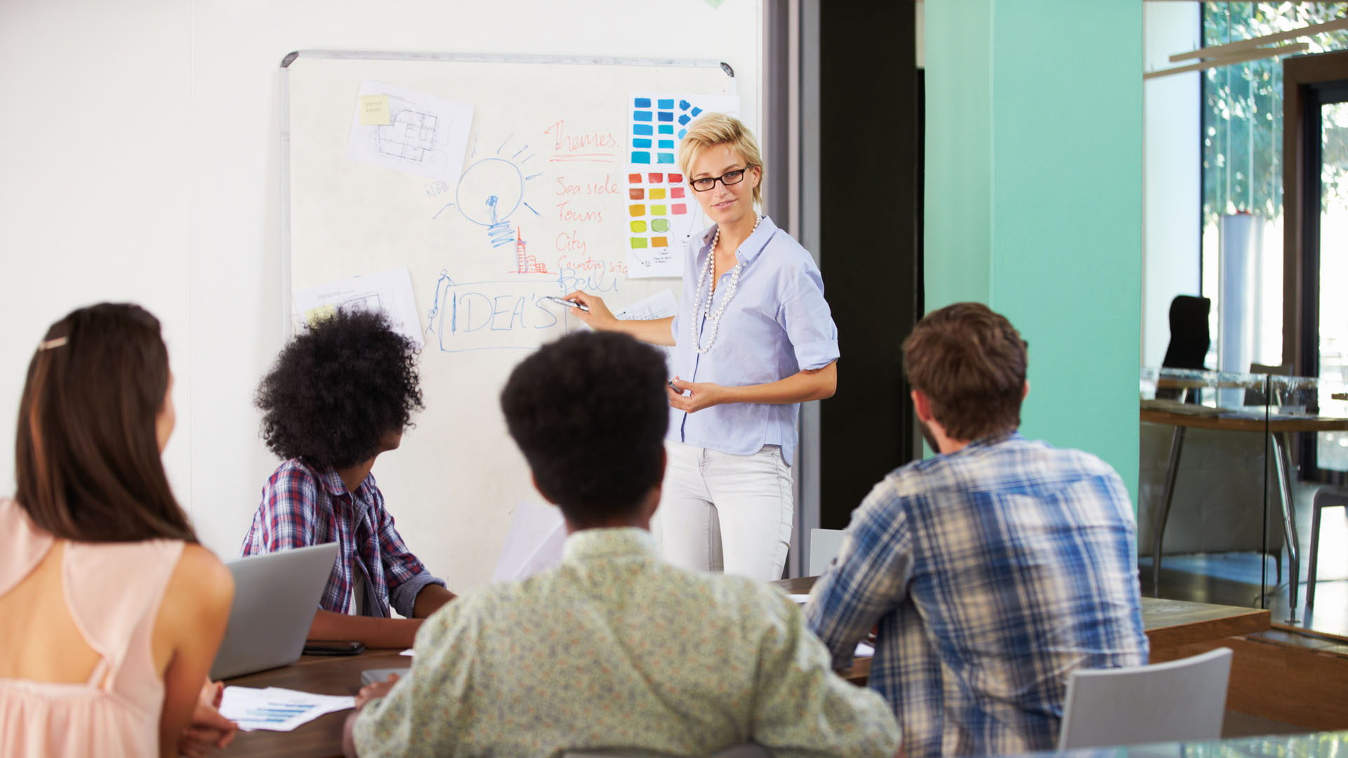 Dozentin im Unterricht.